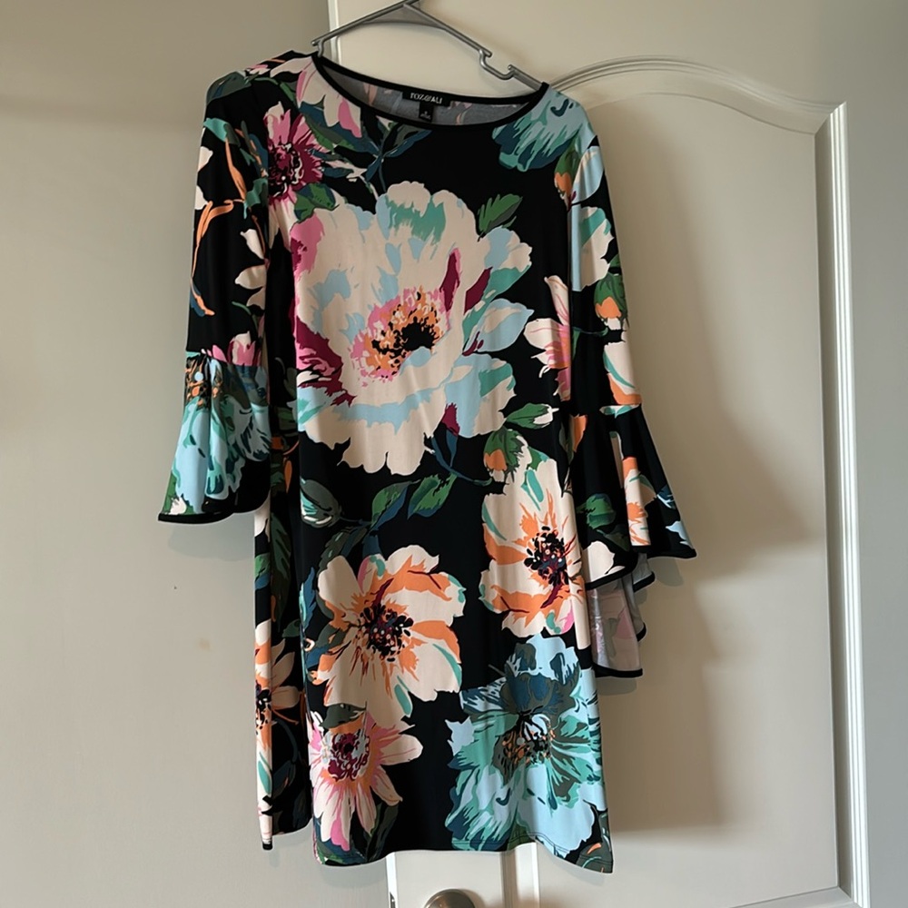 Beautiful flower ROZ & ALI size small dress.